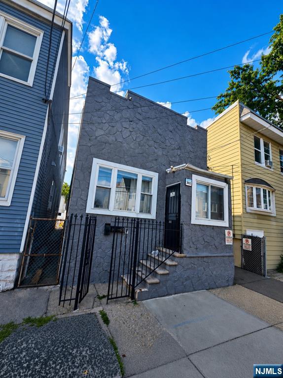 302 10th Street - Photo 1