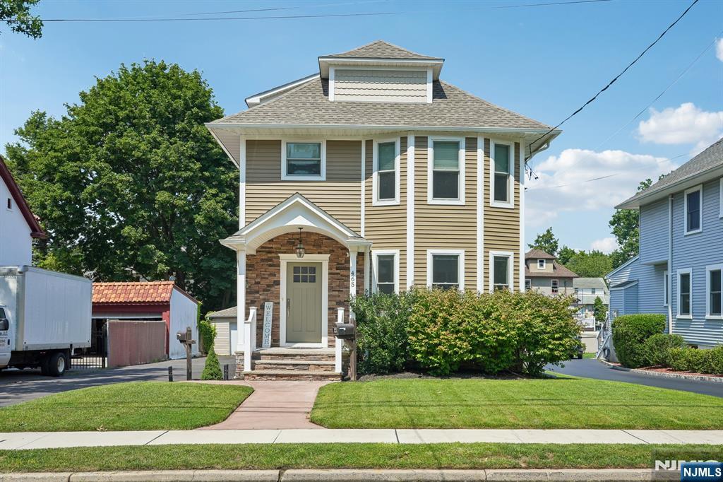 465 Oak Avenue - Photo 1