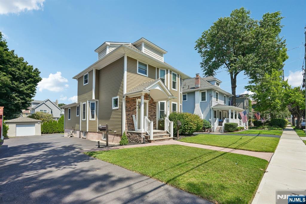 465 Oak Ave, Maywood, NJ 07607