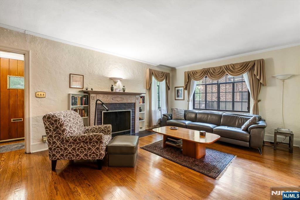 512 Fairidge Ter, Teaneck, NJ 07666