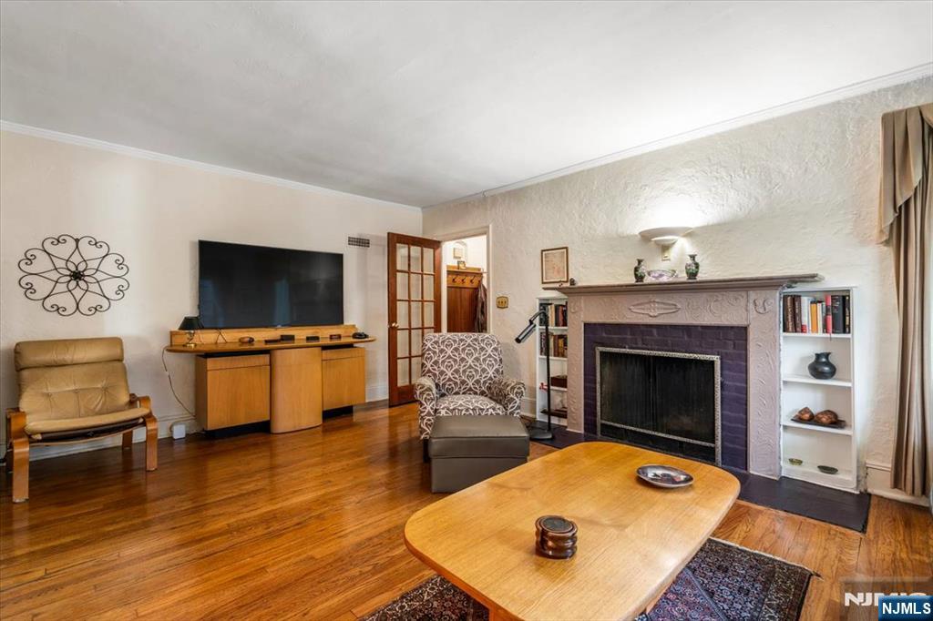 512 Fairidge Ter, Teaneck, NJ 07666