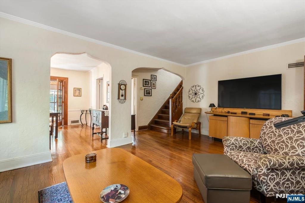 512 Fairidge Ter, Teaneck, NJ 07666