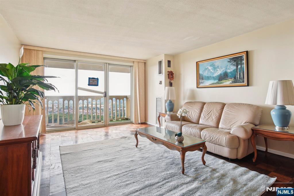 555 North Avenue 25K - Photo 1