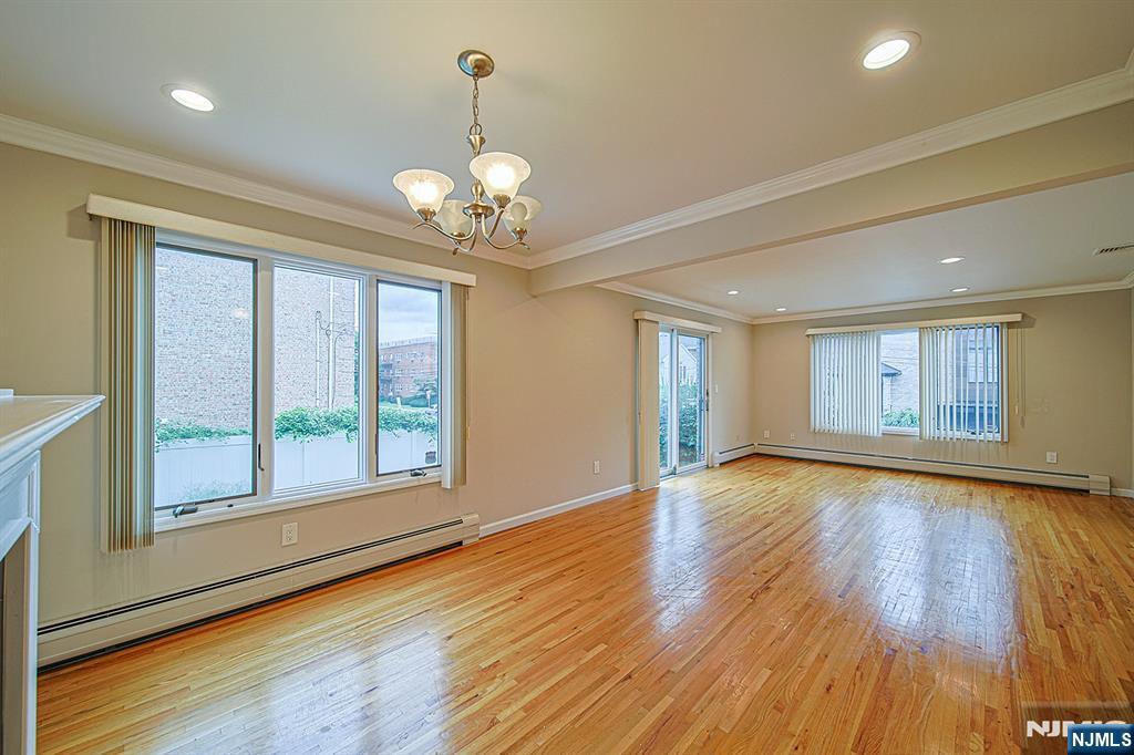 26 E Washington Place B - Photo 4