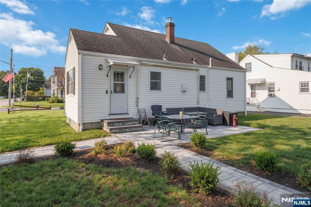 22 First St, Mahwah, NJ 07430