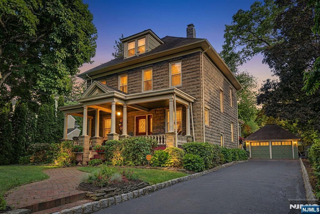 11 Willow Street - Photo 2
