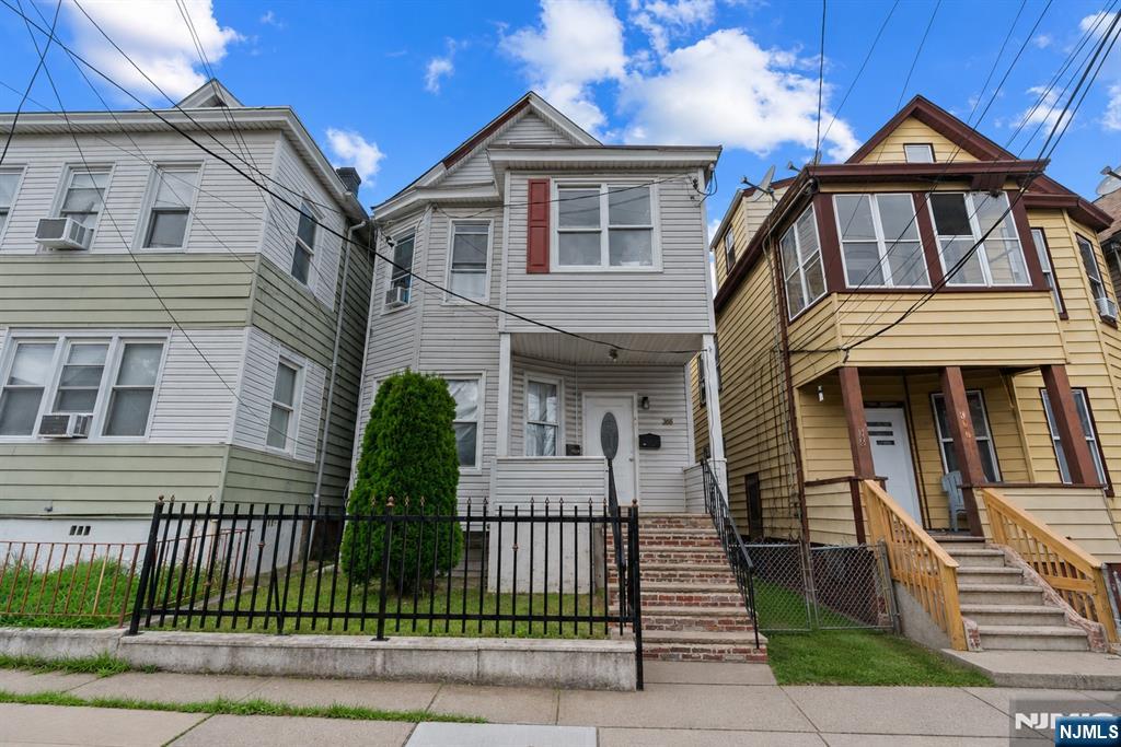 368 Howe Avenue - Photo 1