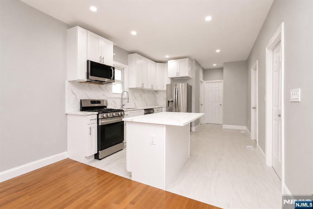 734 Summer Avenue 1 - Photo 3