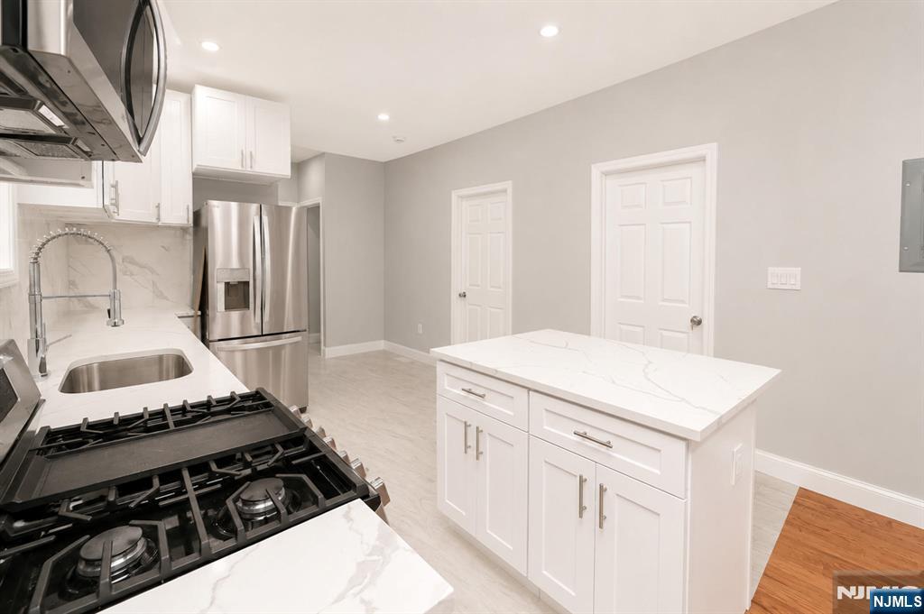 734 Summer Avenue 1 - Photo 4