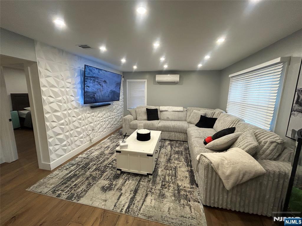320 Lincoln Avenue - Photo 2