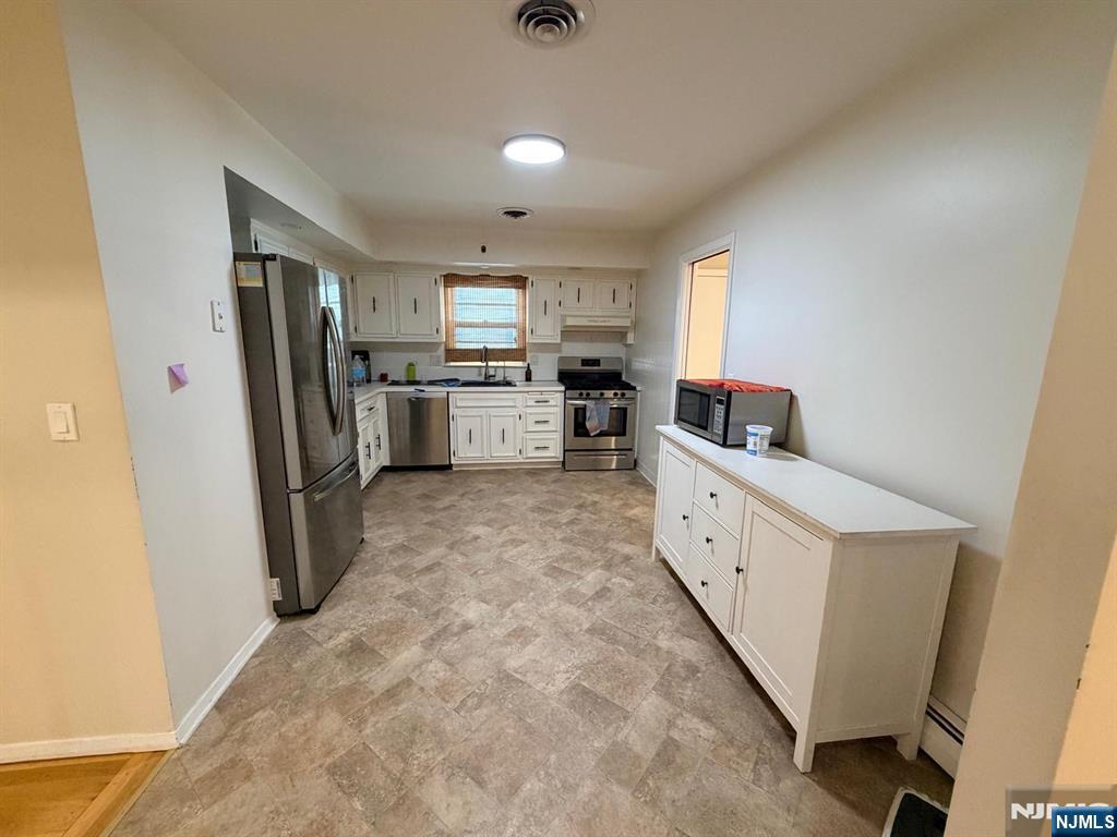 566 Anderson Avenue - Photo 2