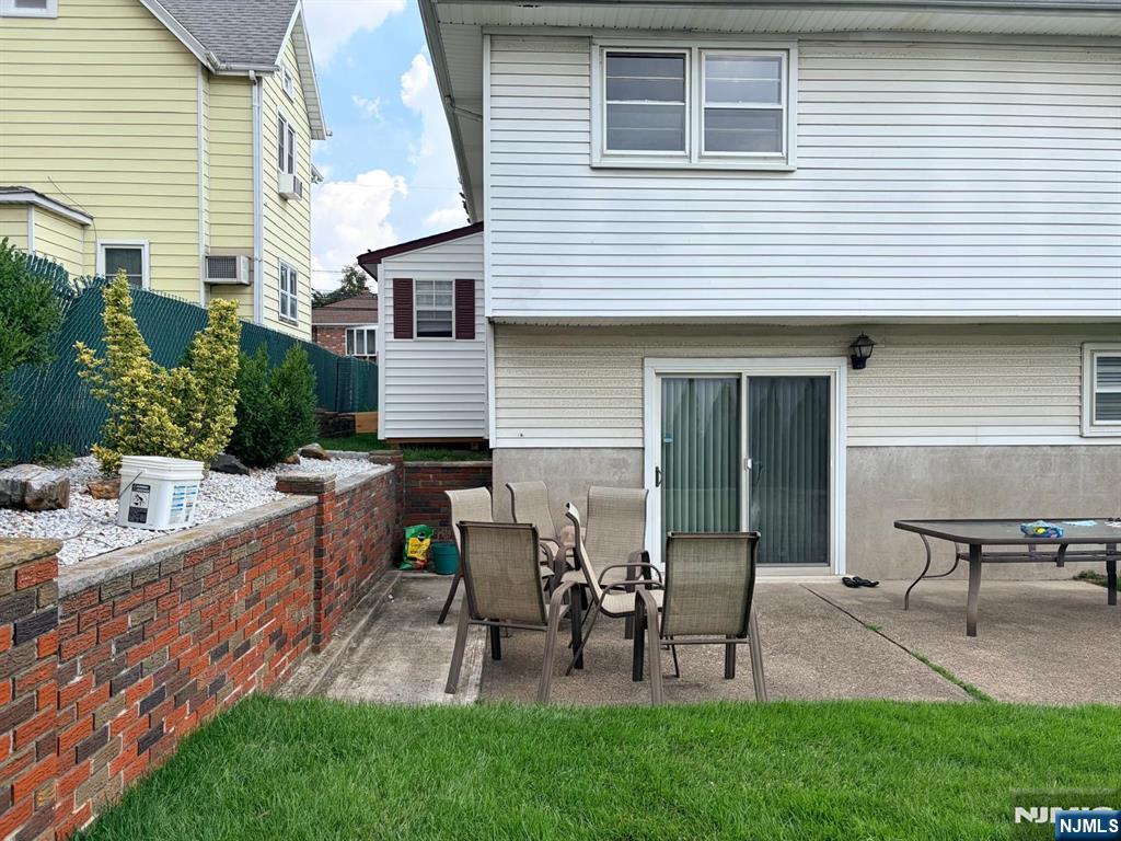566 Anderson Avenue - Photo 4