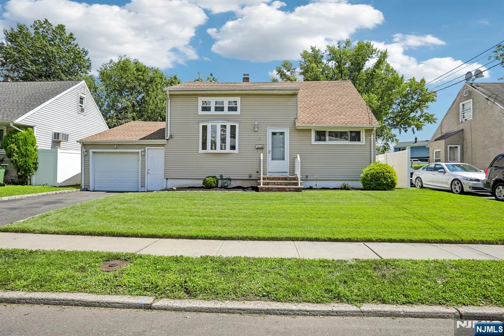2nd image of 10 Independence Dr, Roselle, NJ 07203 | MLS# 26030757