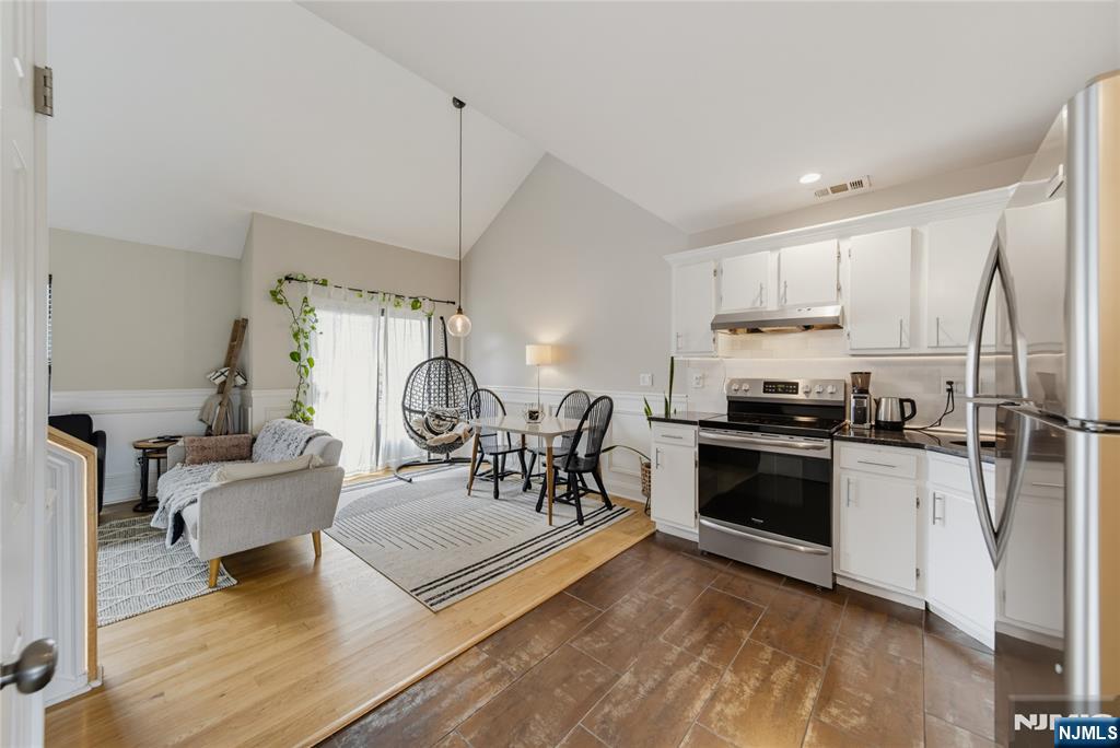 77 Liberty Street 8 - Photo 3