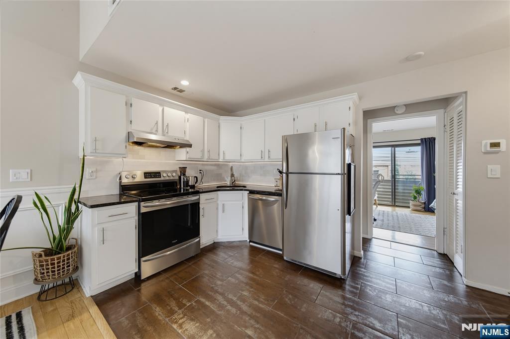 77 Liberty Street 8 - Photo 4