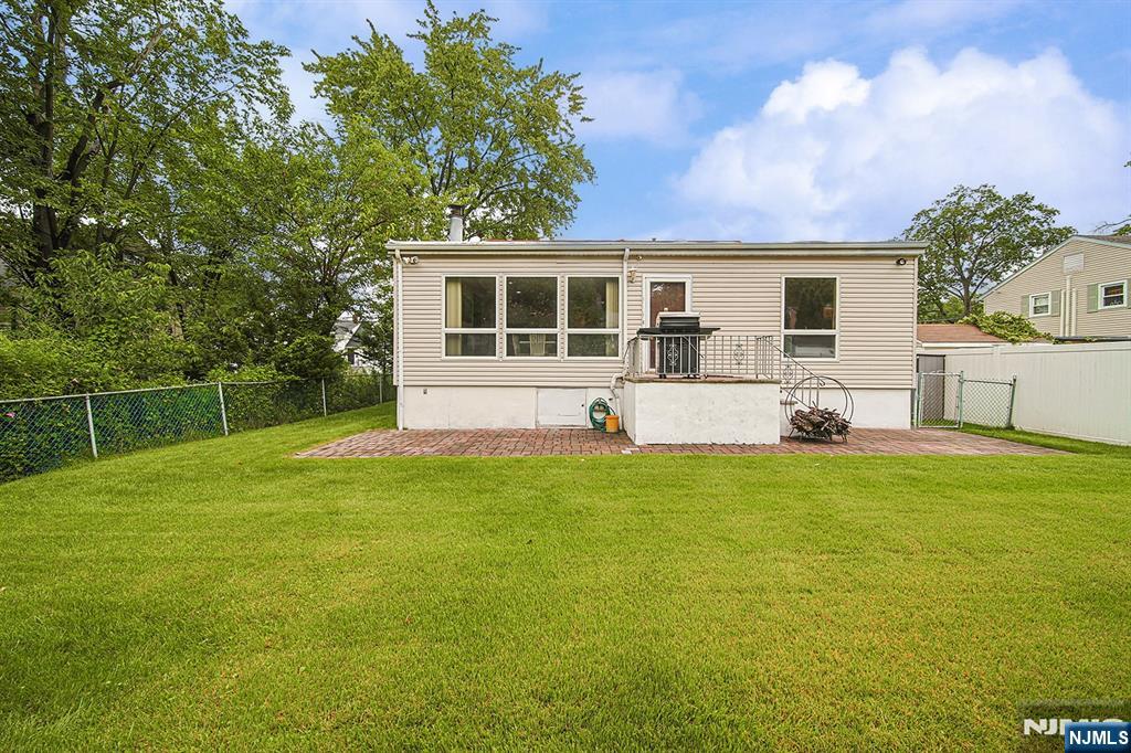 728 Lancaster Road - Photo 3