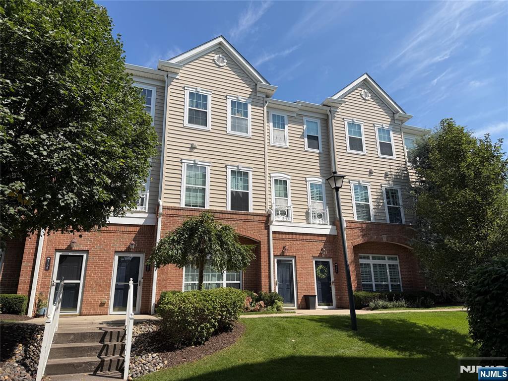1103 Hamiltion - Photo 1