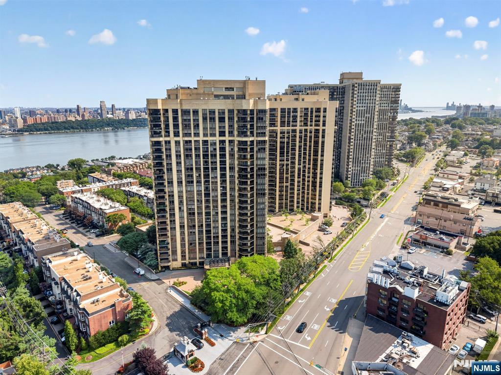 900 Palisade Ave #3D, Fort Lee, NJ 07024