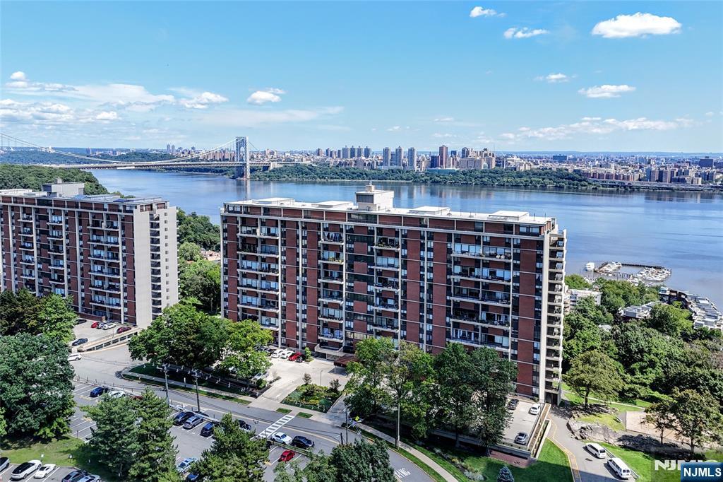 Photo 2 of Condo for sale at 3 Horizon #1002, Fort Lee, NJ 07024 | MLS# 26030800 | Listing updated on 2026-09-17