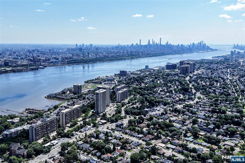 Photo 3 of Condo for sale at 3 Horizon #1002, Fort Lee, NJ 07024 | MLS# 26030800 | Listing updated on 2026-09-17