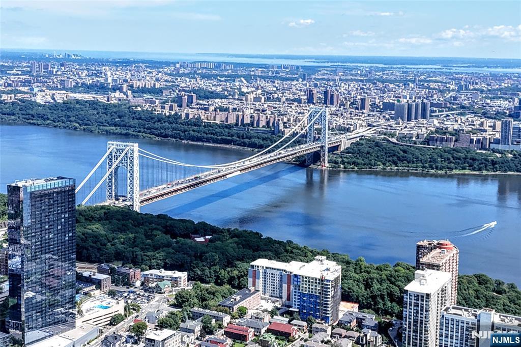 Listing Photo 4 - Condo for sale in building located at 3 Horizon, Fort Lee, NJ 07024 - Unit #1002
