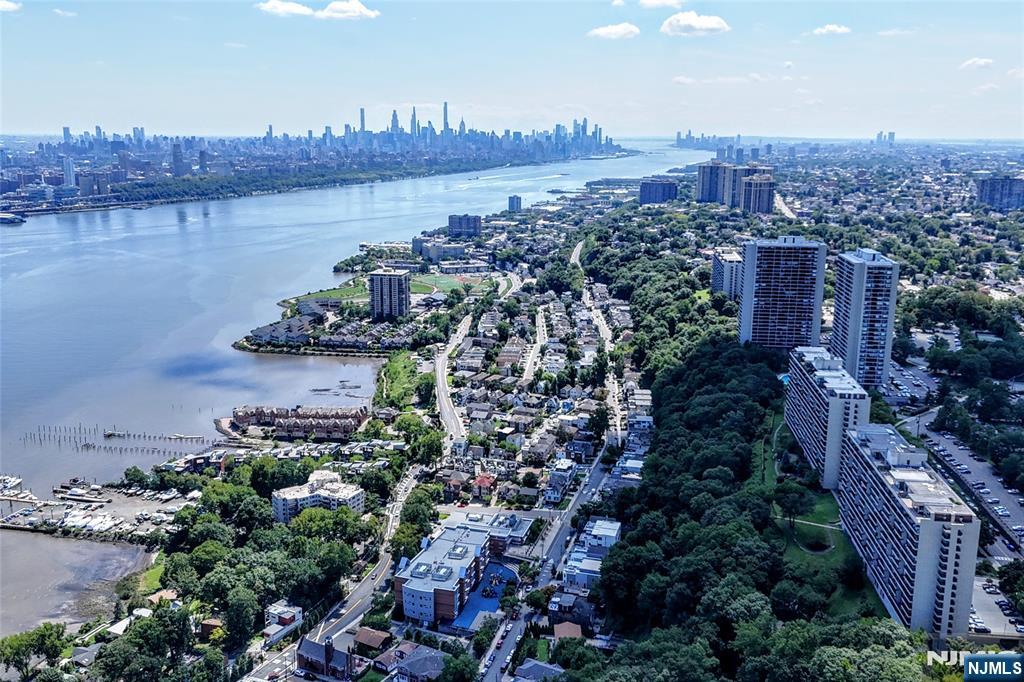 Listing Photo 5 - Condo for sale in building located at 3 Horizon, Fort Lee, NJ 07024 - Unit #1002