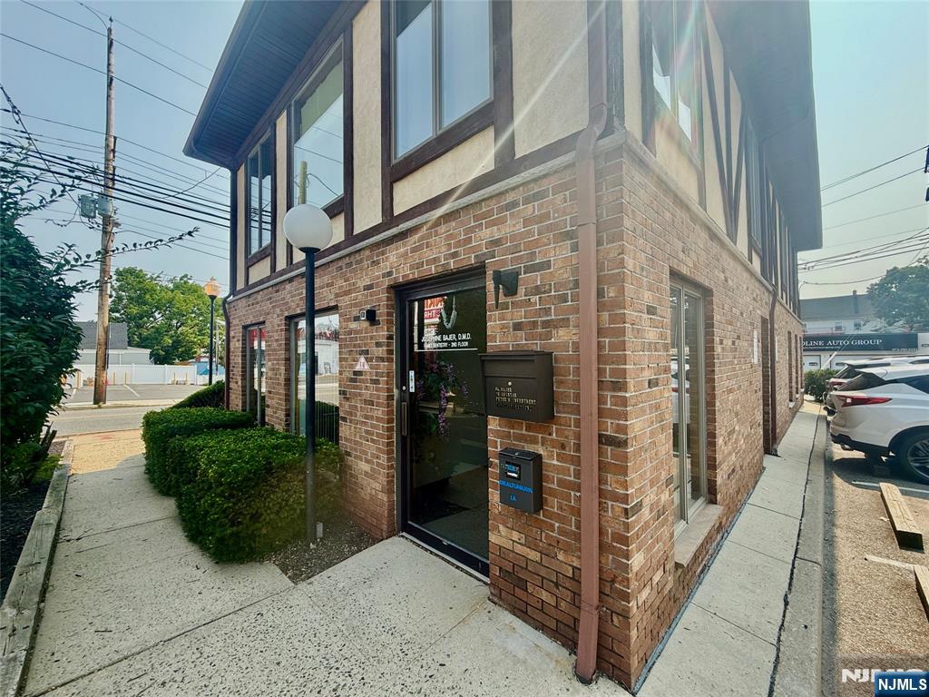 521 Van Houten Avenue 1st floor - Photo 3