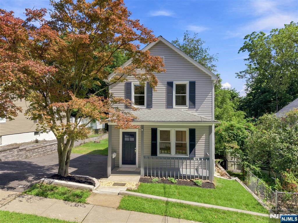 Photo 1 of Single family home for sale at 33 Mohawk Ave, Hawthorne, NJ 07506 | MLS# 26030813 | Listing updated on 2026-10-04