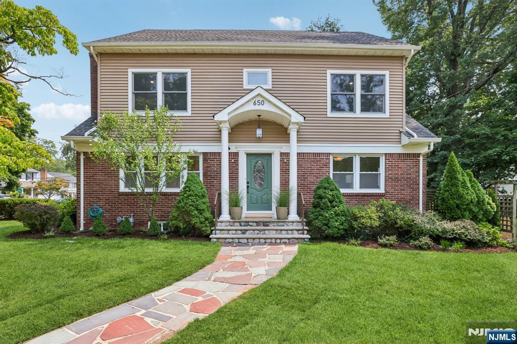 650 Ridgewood Road - Photo 1