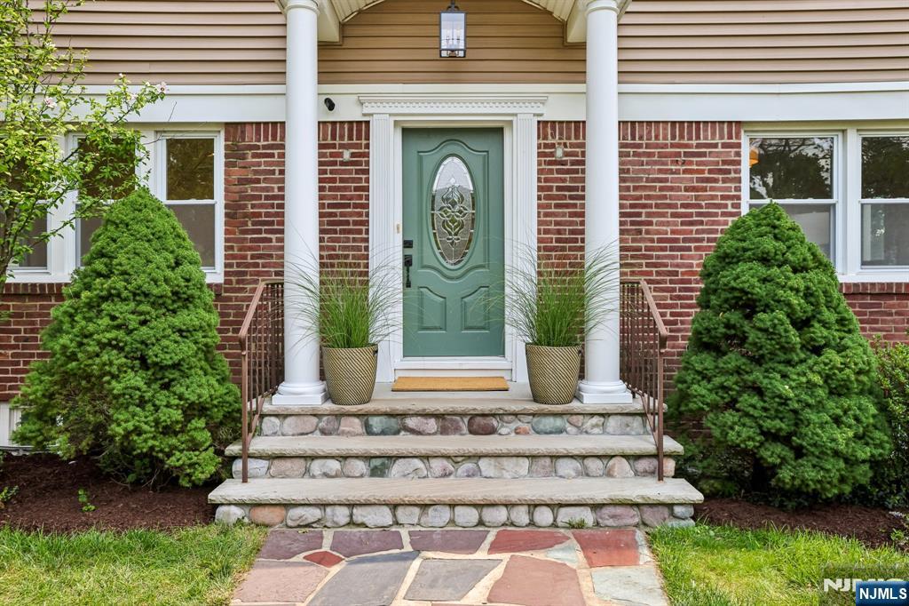 650 Ridgewood Road - Photo 2