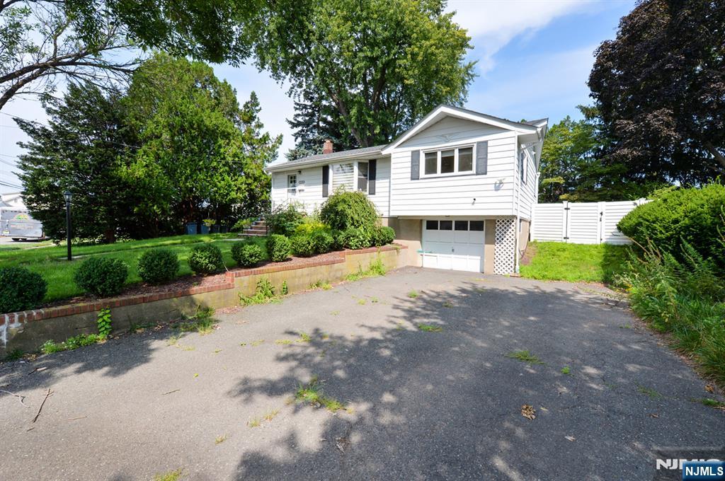 8-51 Henderson Boulevard - Photo 2