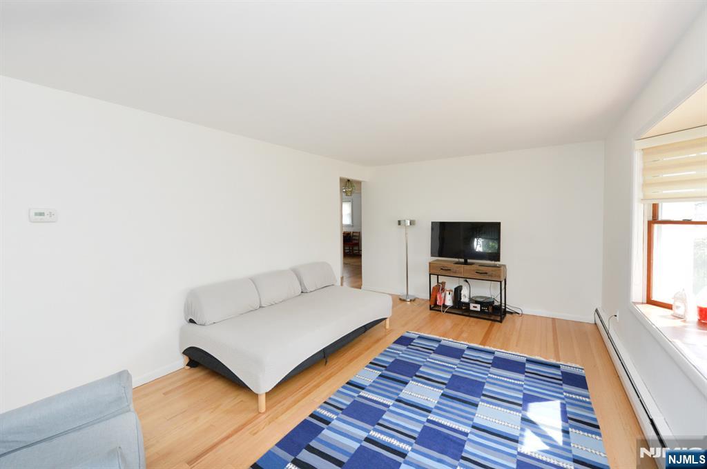 8-51 Henderson Boulevard - Photo 5