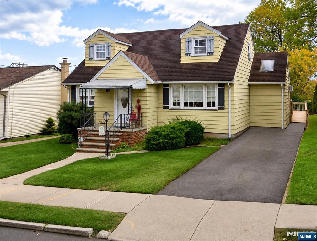 160 Dewey St, Garfield, NJ 07026