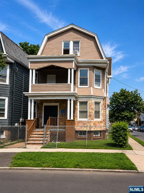 93 Hopkins Place - Photo 2
