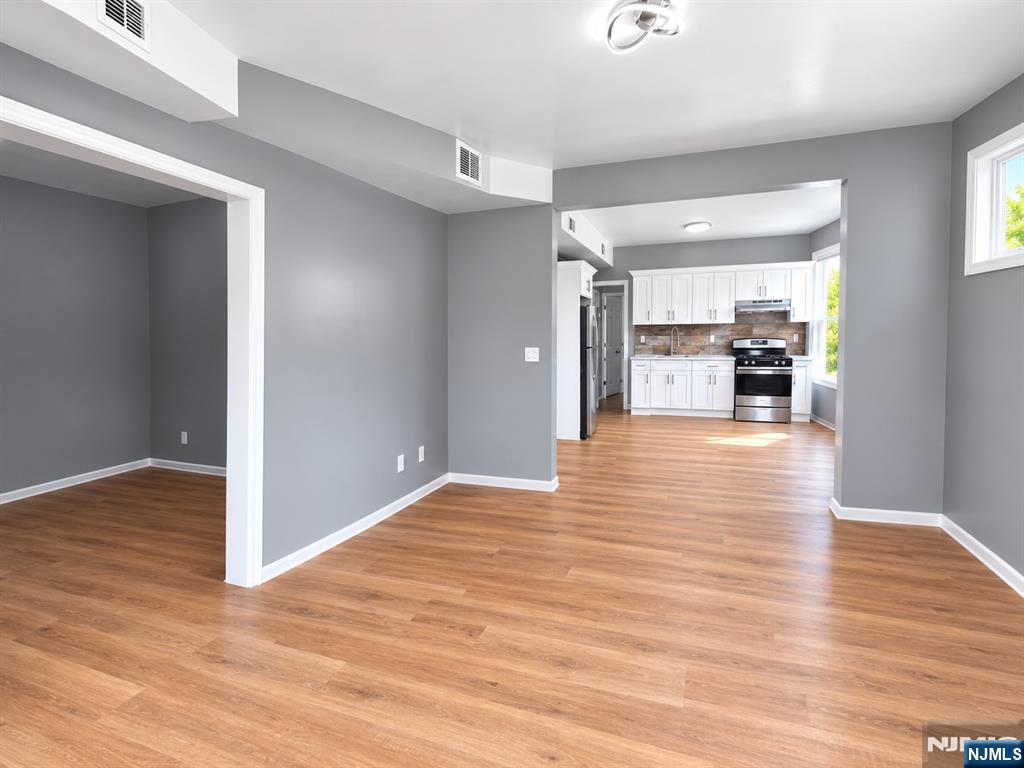 93 Hopkins Place - Photo 3