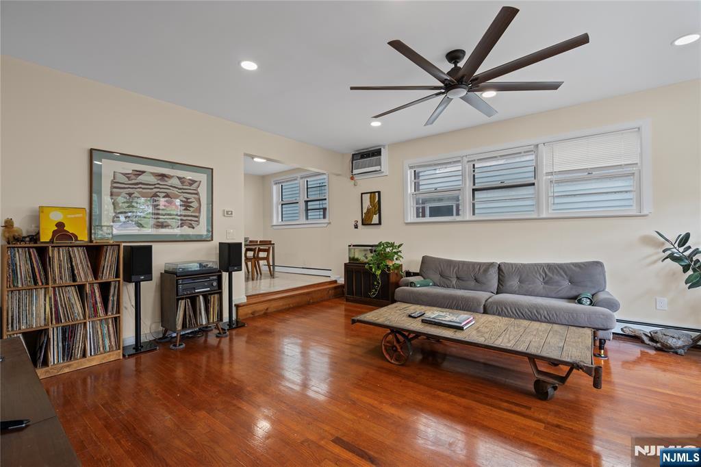 323 John Street - Photo 4