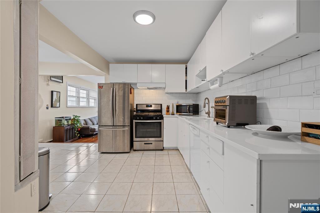 323 John Street - Photo 5