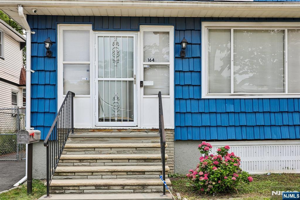 164 Freeman Avenue - Photo 3