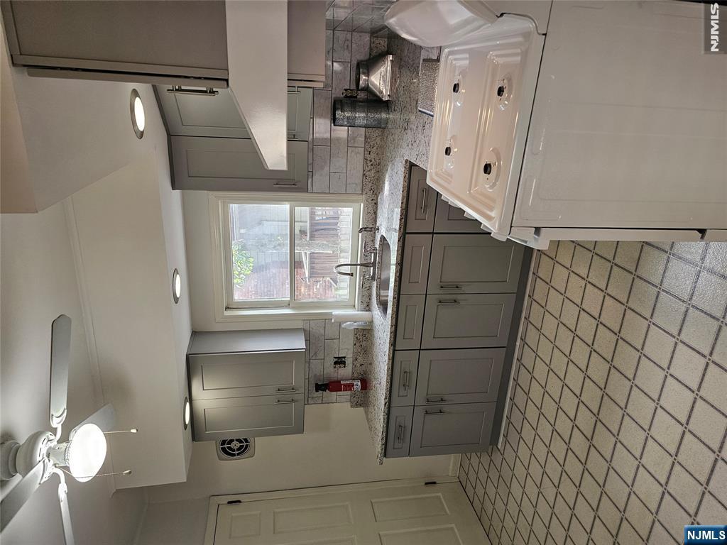 99 Bradley Ave, Bergenfield, NJ 07621