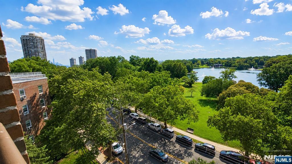 8800 Boulevard East 8M - Photo 3