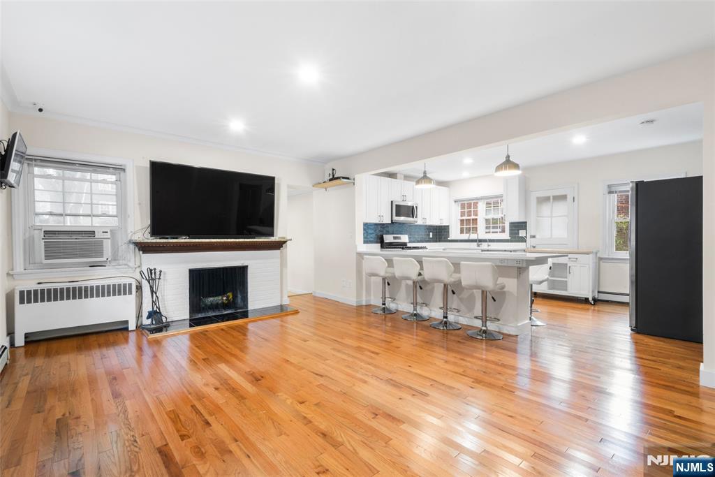 558 Broad Avenue - Photo 1