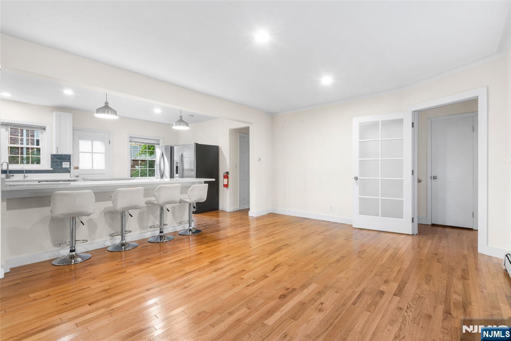 558 Broad Avenue - Photo 3