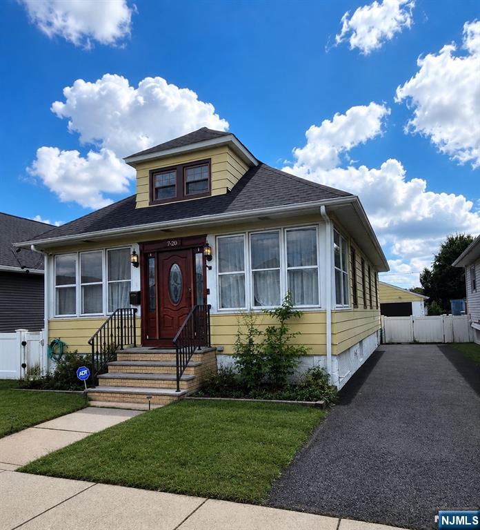 7-20 Fern St, Fair Lawn, NJ 07410