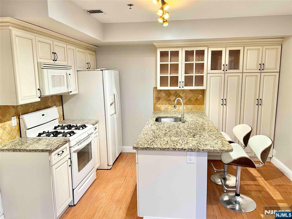 284 John Street 1 - Photo 1