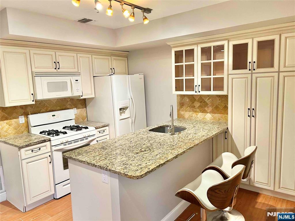 284 John Street 1 - Photo 2