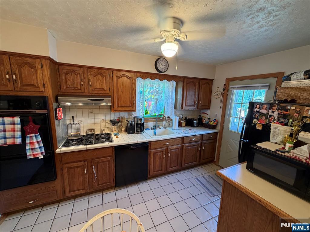 407 Berry Ave, Carlstadt, NJ 07072