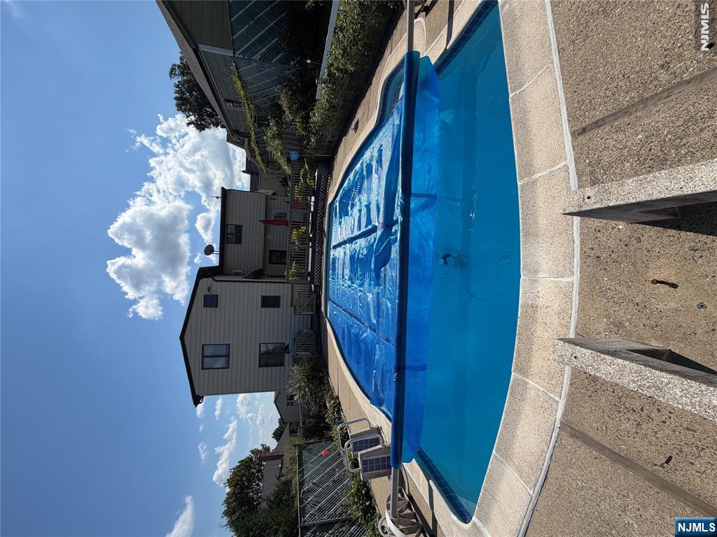 407 Berry Ave, Carlstadt, NJ 07072