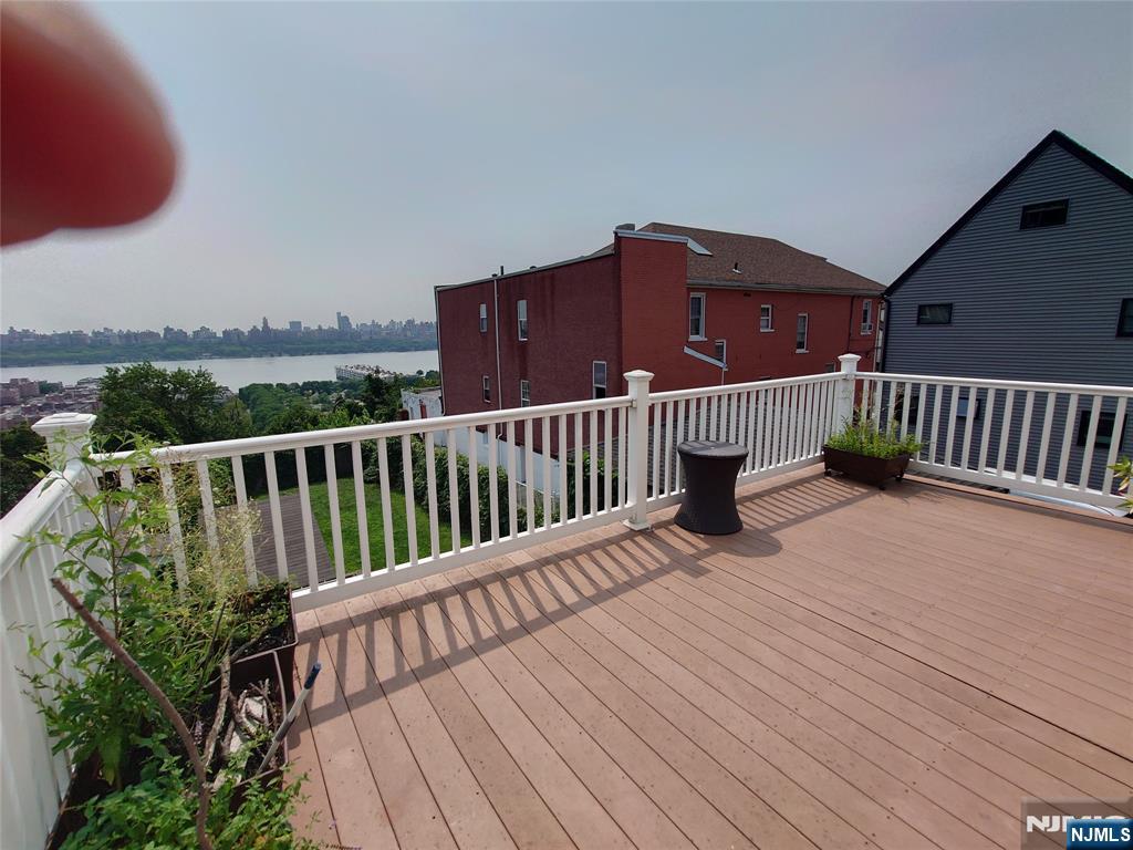 190 Cedar Street 2nd Fl - Photo 2