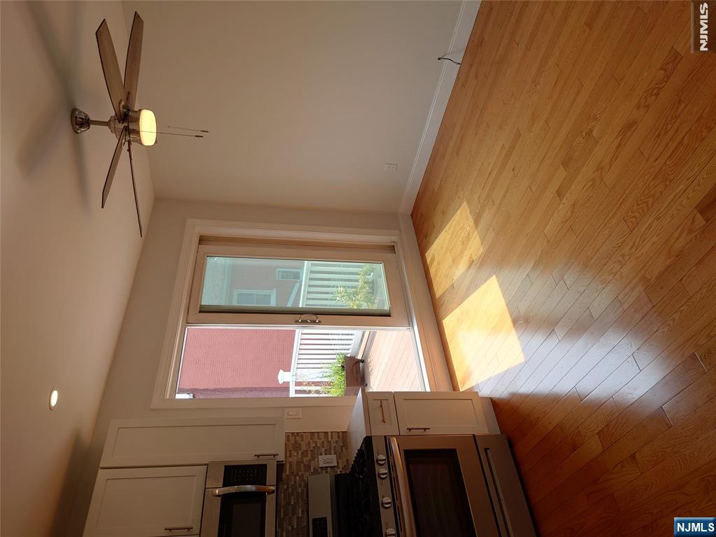 190 Cedar Street 2nd Fl - Photo 5