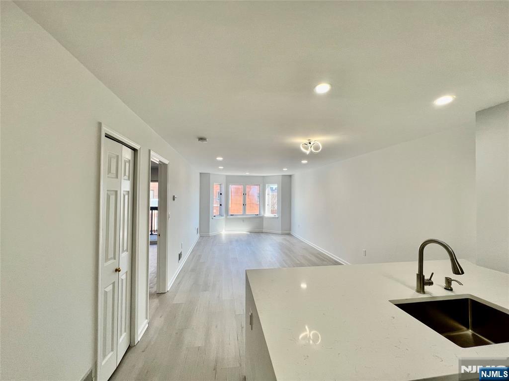 404 Williams - Photo 3